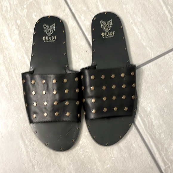 Beast Fashion black slides with gold stud detail - Picture 4 of 4